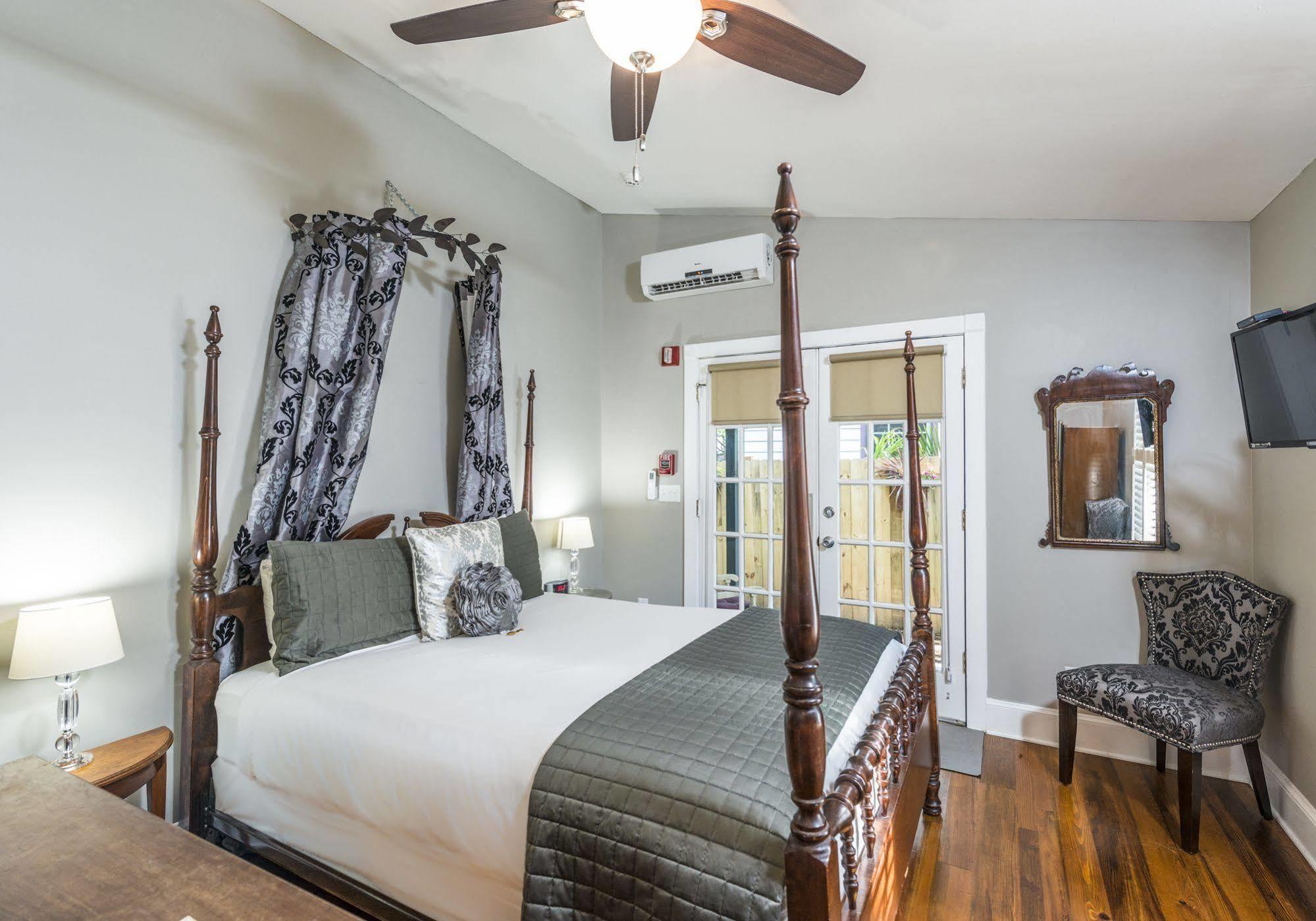 Carriage Way Inn Bed & Breakfast Adults Only - 21 Years Old And Up 圣奥古斯丁 外观 照片